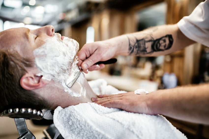 The Timeless Elegance: The Role of Straight Razors in Barbershops and the Barbering Profession